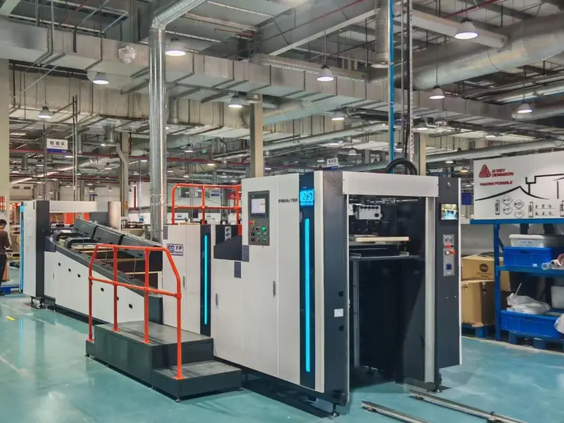 ニュースター社の新機種 FHSGJ-760 全自動高速フル/スポットワニスマシンがインドネシアのお客様に納入されました。